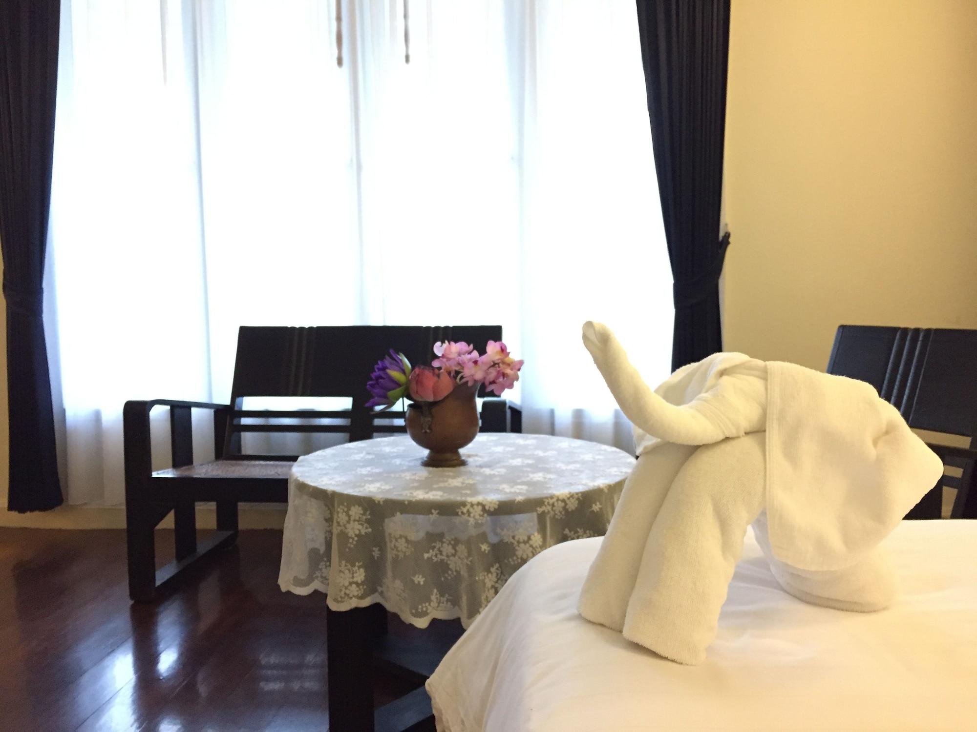 Ssip Boutique Dhevej Bangkok (Adults Only) Hotel Exterior foto
